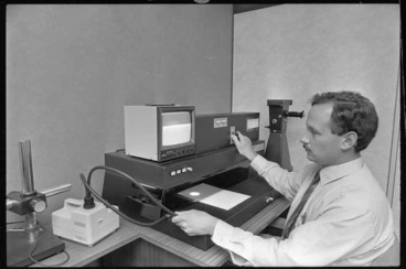 Image: Ian Kain operating a Video Spectral Computer