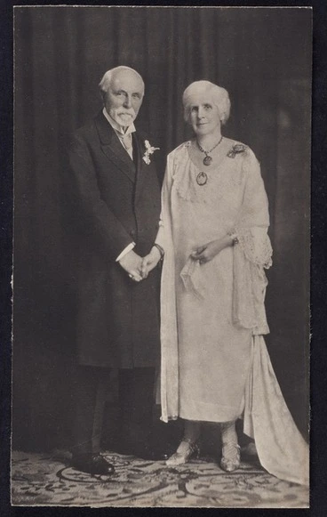 Image: Photographer unknown :Portrait of Sir Robert and Lady Anna Stout