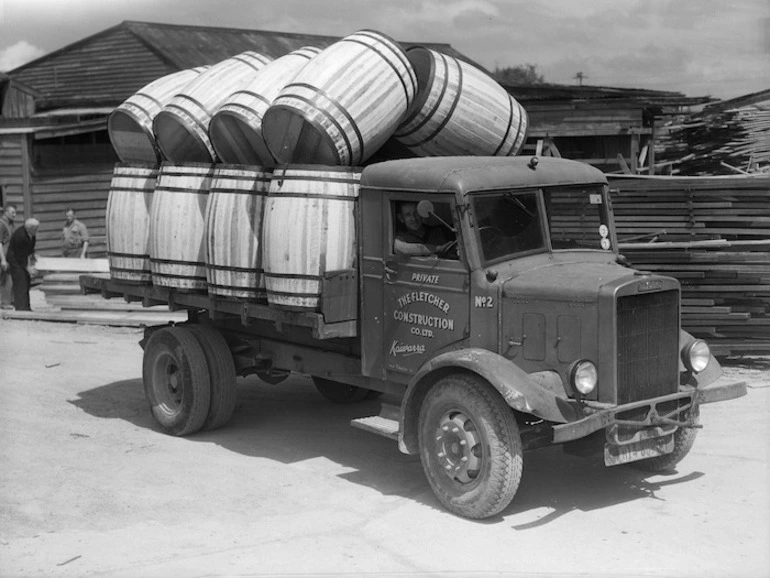 Image: Leyland truck with barrels on the back