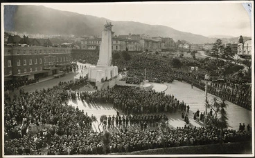 Image: Dedication of the Wellington Cenotaph