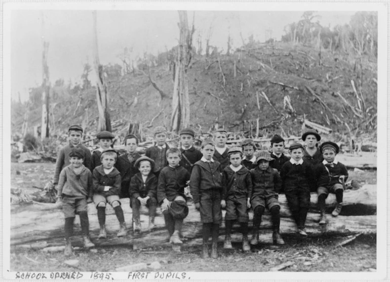 Image: Pupils of Reikorangi School