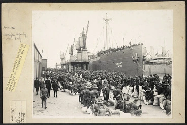Image: Wellington Infantry Battalion embarking on HMNZT No 10, Arawa - Photograph taken by S C Smith