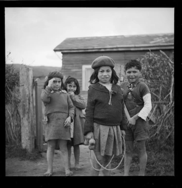 Image: Maori children