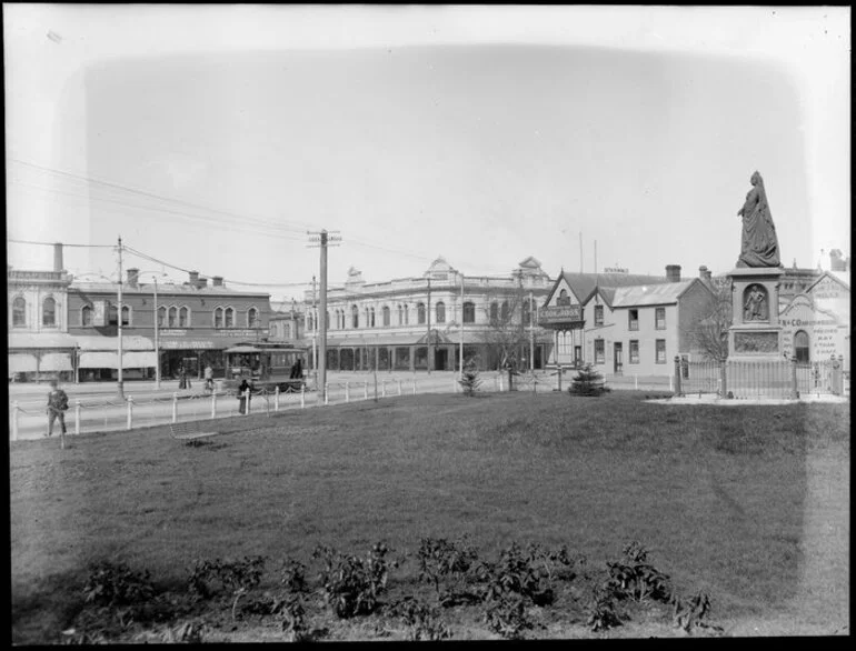 Image: Victoria Square, Christchurch, with statue of Queen Victoria