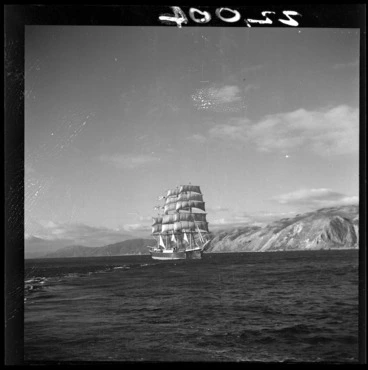 Image: The ship Pamir in Wellington Harbour