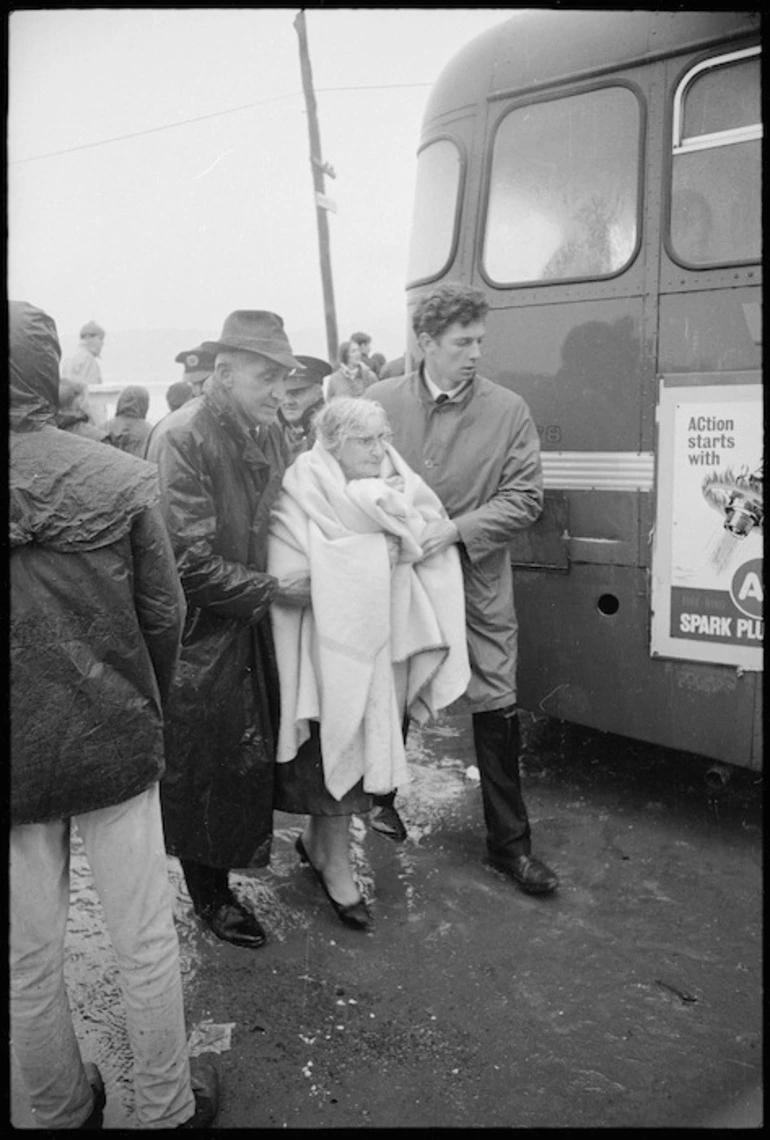 Image: Wahine disaster survivors at Seatoun, Wellington