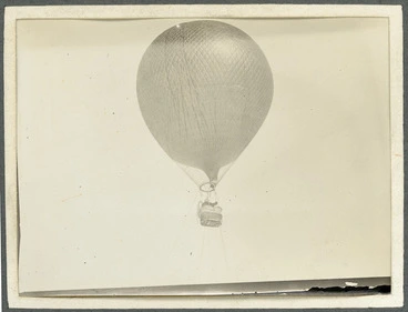 Image: Ascent of a hydrogen balloon at Barrier Inlet during the British Antarctic Expedition 1901-04
