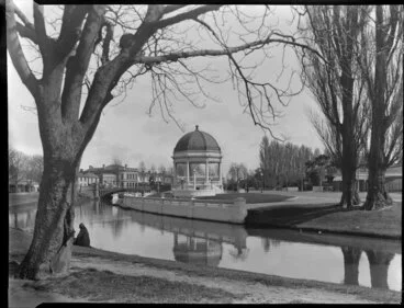 Image: Edmond's band rotunda beside the Avon River, Christchurch