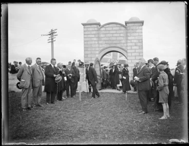 Image: Visit of W F Massey to Levin to open War Memorial gate