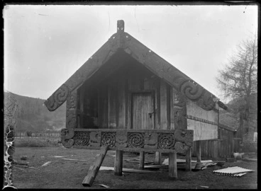 Image: Carved pataka at Te Whaiti, 1930
