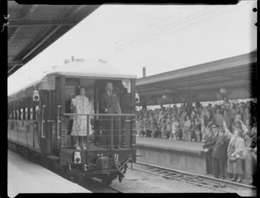 Image: Queen Elizabeth II and the Duke of Edinburgh leaving Wellington by train, Royal Tour 1953-1954