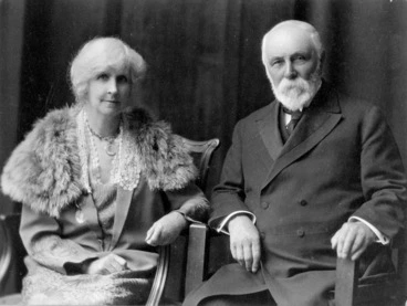 Image: Sir Robert and Lady Anna Stout in the photograph used for their 1924 Christmas card