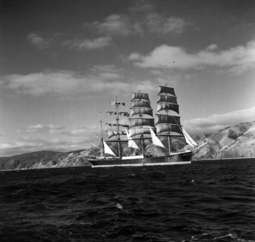 Image: The barque Pamir under full sail