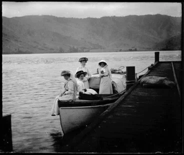 Image: Women on boat