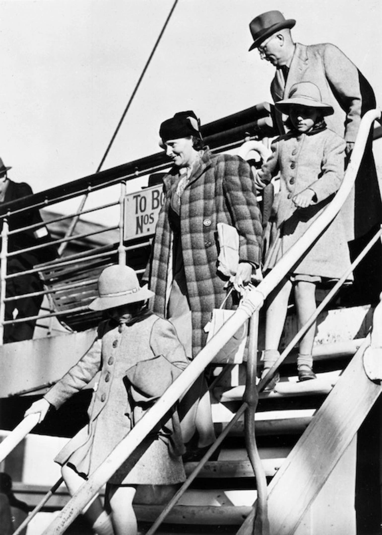 Image: English immigrants arriving in Wellington