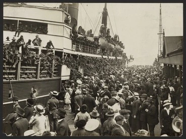 Image: Creator unknown : Photograph of World War I troops being farewelled as they depart by ship, taken by the Weekly Press, Christchurch