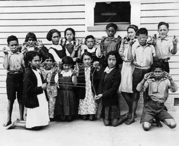 Image: Children holding Maori string patterns