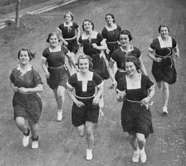 Image: Women of the Christchurch Harrier Club on a practice run