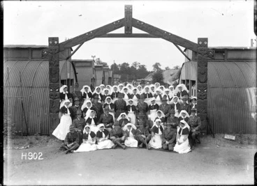 Image: New Zealand nurses and medical officers at the New Zealand Stationary Hospital