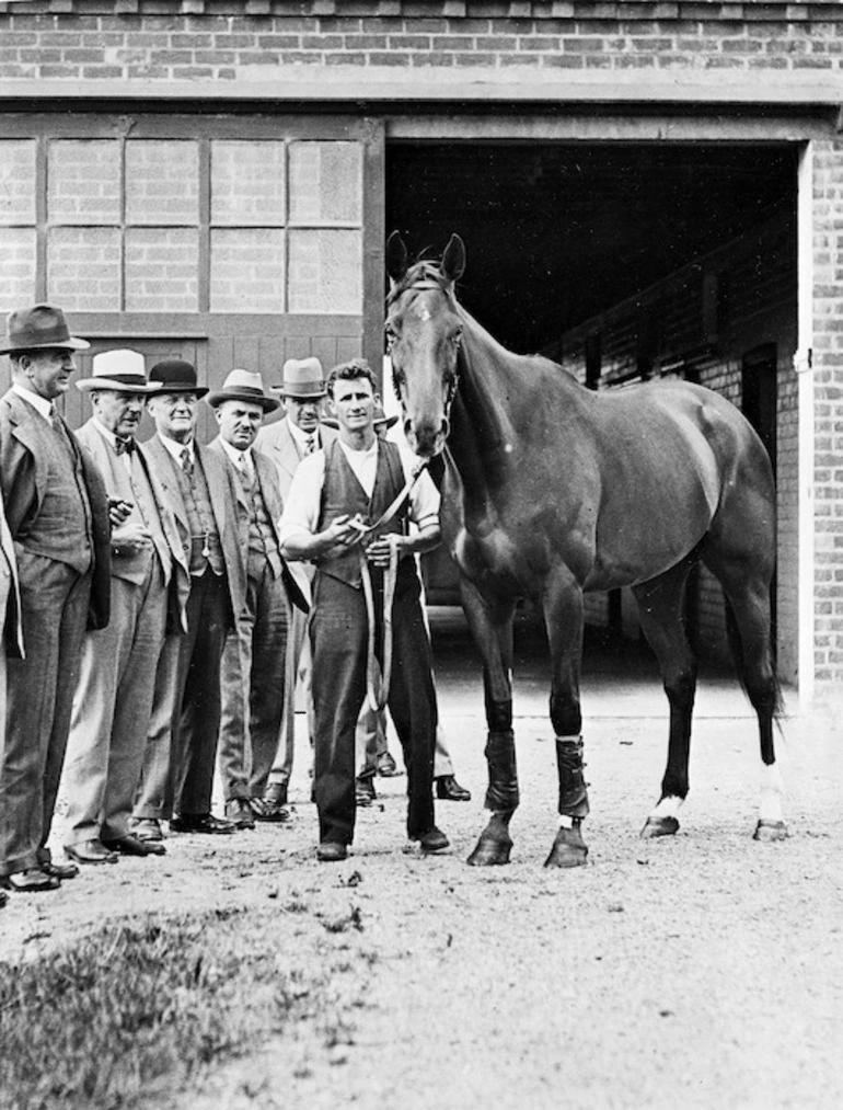 Image: Phar Lap at Trentham Racecourse