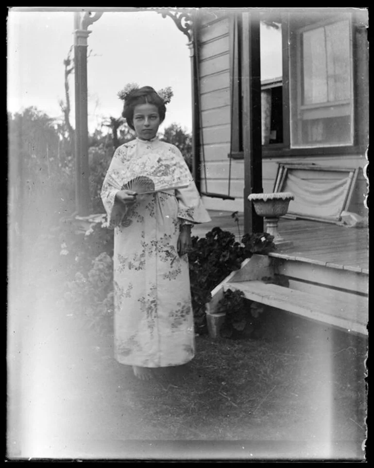 Image: Girl wearing a Japanese costume