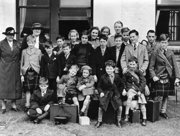 Image: Staff and Scottish children at the Presbyterian Boys' and Girls' Home, Berhamphore, Wellington