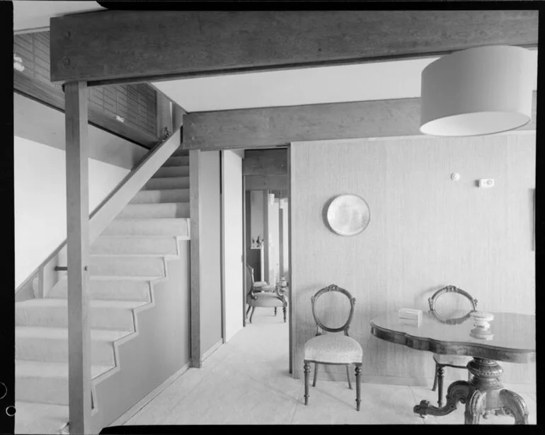 Image: Unidentified house enterior, hall