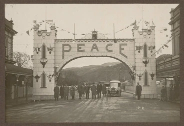 Image: Arch celebrating peace, Jackson Street, Petone