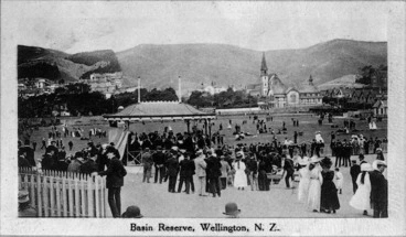 Image: Crowd on the Basin Reserve, Wellington