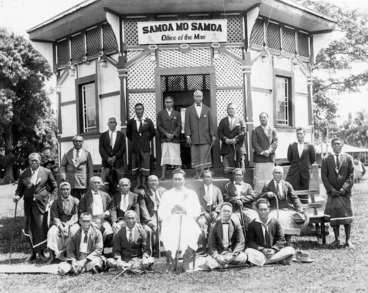 Image: Group of men, including Tupua Tamasese Lealofi III, gathered around the office of the Mau