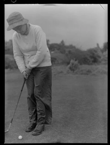 Image: Participant in Ladies Golf Tournament at Heretaunga, New Zealand v Great Britain, with a putter