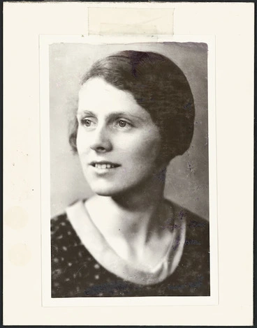 Image: Locke, Elsie Violet, 1912-2001 :Photograph of writer Elsie Locke