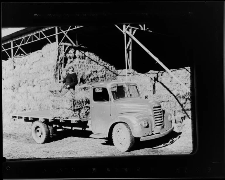 Image: Truck laden with hay