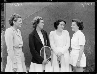 Image: Women tennis players