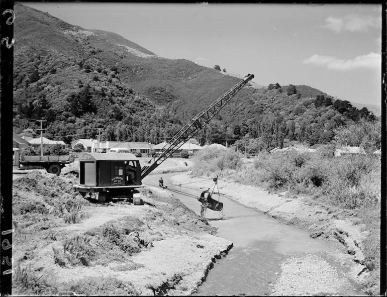 Image: Dragline at the Waiwhetu Stream, Wellington