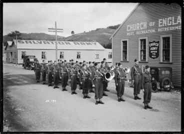 Image: Brass band at Trentham Military Camp