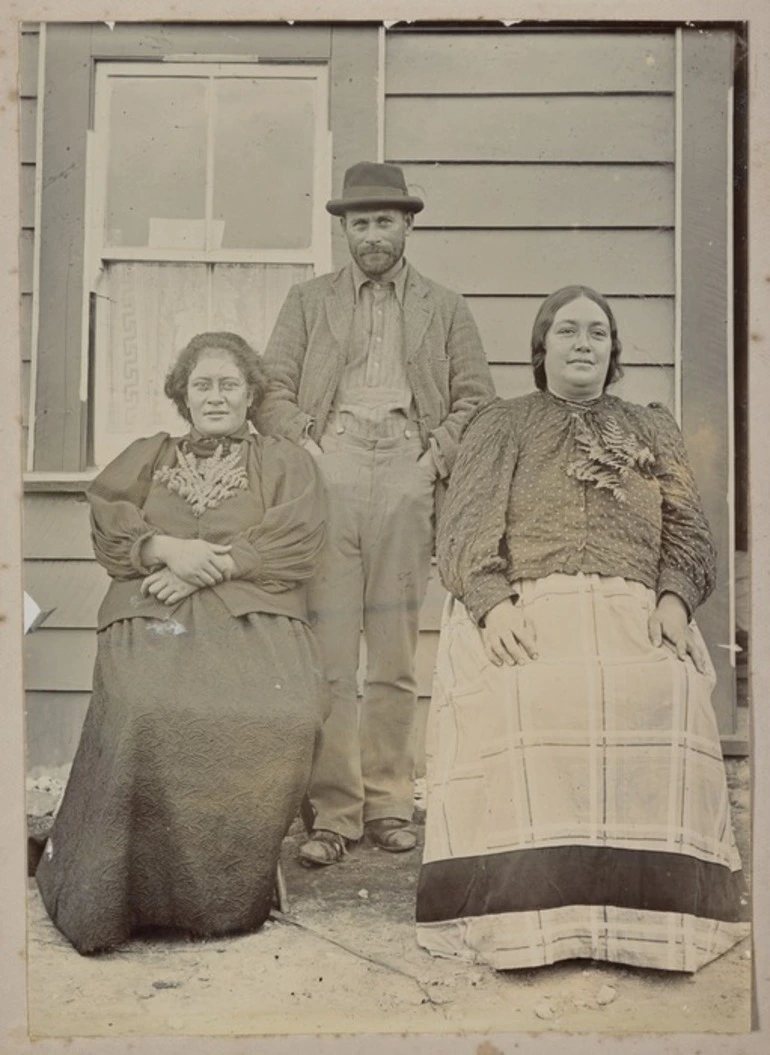 Image: Unidentifed Maori group at Parihaka Pa