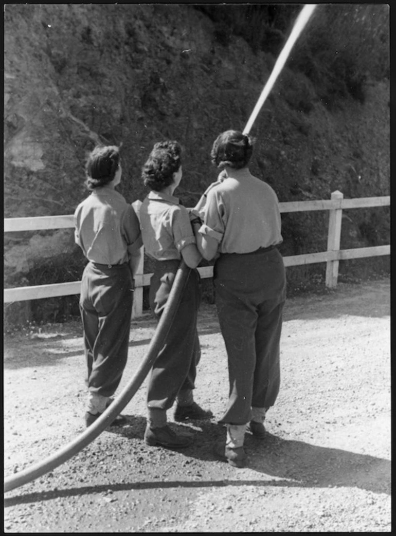 Image: WAAC Camp fire brigade practice, Miramar, Wellington