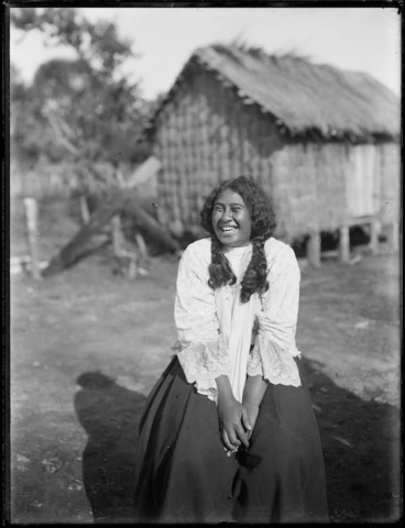 Image: Unidentified young Maori woman