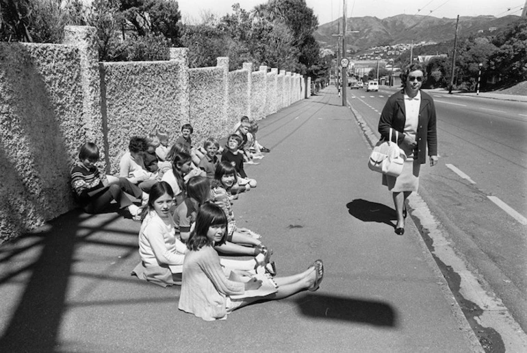 Image: Karori Normal School children counting cars