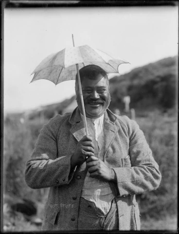 Image: Maori man with parasol, Northland