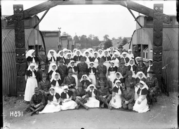 Image: The nurses and medical officers at the New Zealand Stationary Hospital, Wisques, France
