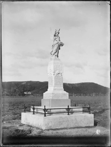 Image: World War I memorial, Kaitaia