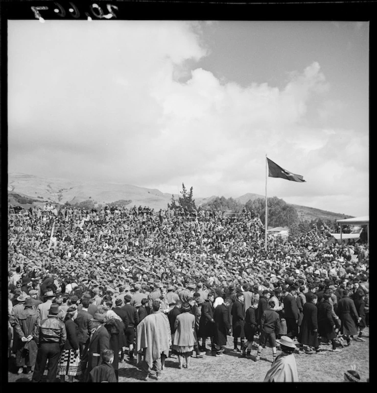 Image: Crowd at the hui to mark the posthumous awarding of the Victoria Cross to Te Moananui-a-Kiwa Ngarimu, Ruatoria