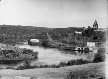 Image: Waikato River and paddle steamer, Cambridge