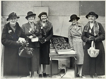 Image: Women selling ANZAC poppies, Wellington