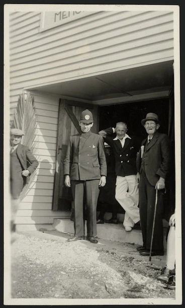 Image: Policeman Sam Hough with R F MacKay and Fred Baucke, Chatham Islands