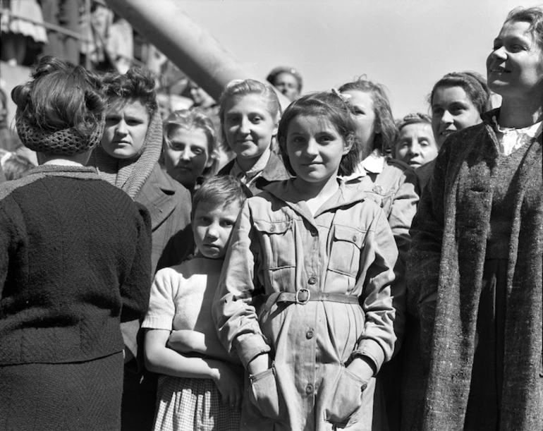 Image: Polish refugees arriving in Wellington on board the General Randall