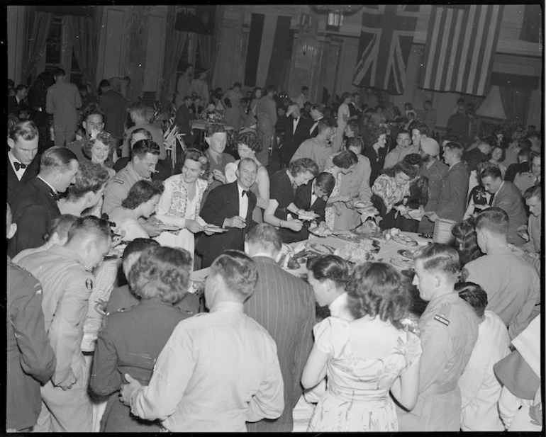 Image: Members of the New Zealand Concert Party in Mizuba, Japan