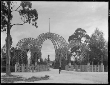 Image: Princes Gate at the entrance to the grounds of the Government Sanatorium and Baths, Rotorua